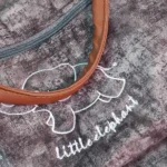 ساک لوازم مخمل گلدوزی فیل رنگ طوسی - تصویر 2