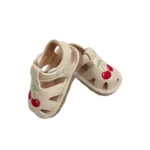 صندل جلو بسته لاکی Lucky Kids طرح گیلاس بژ